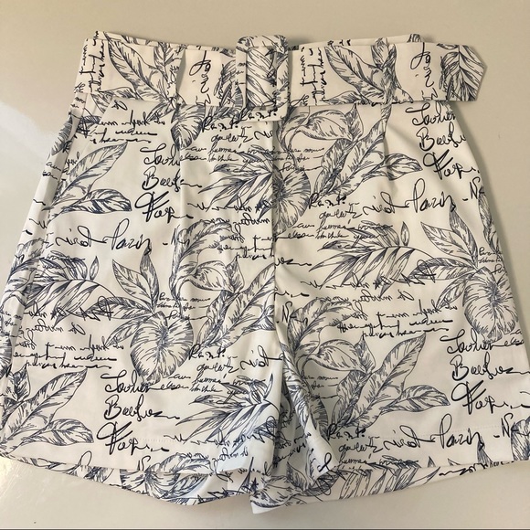 Belted High Waist Print Shorts - Picture 6 of 14